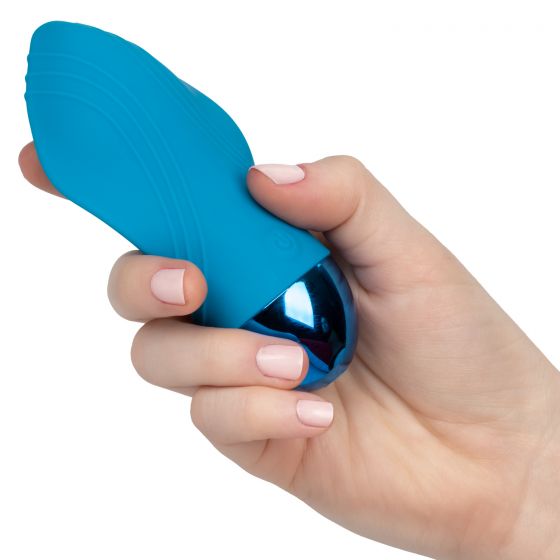Tremble Kiss Massager in a girl's hand